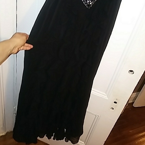 Gown - Picture 5 of 5